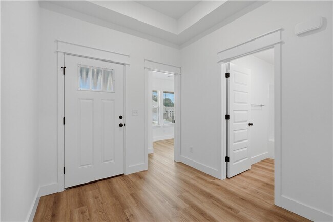 Building Photo - 5089 Vista Ave