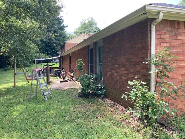 Foto del edificio - 495 Holly Ridge Dr NW
