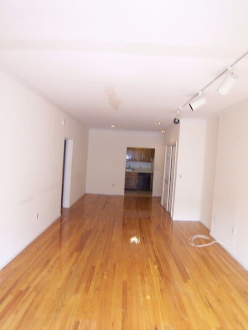 Building Photo - 240 E 90th St