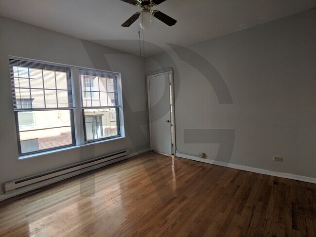 Foto del edificio - 654 W Cornelia Ave