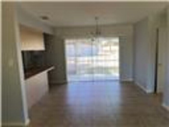 Building Photo - 325 Dundee Dr