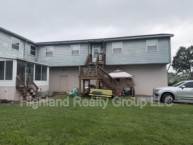 Building Photo - 1082 Chambers St