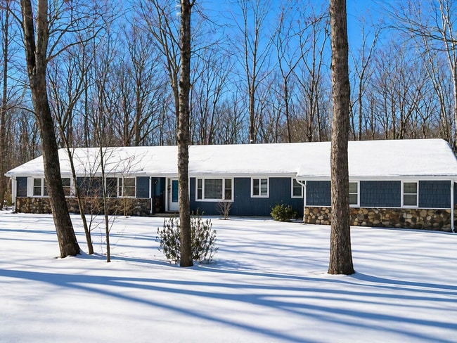Building Photo - 149 Hillyndale Rd