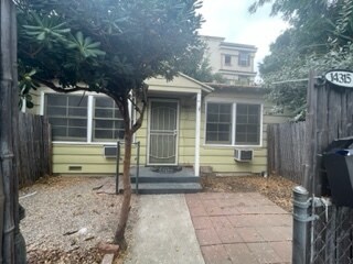 Primary Photo - 14315 Burbank Blvd