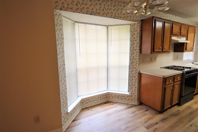 Foto del edificio - 5855 Baird St
