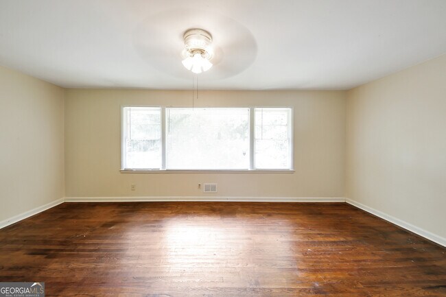 Building Photo - 2745 Dearwood Dr SW