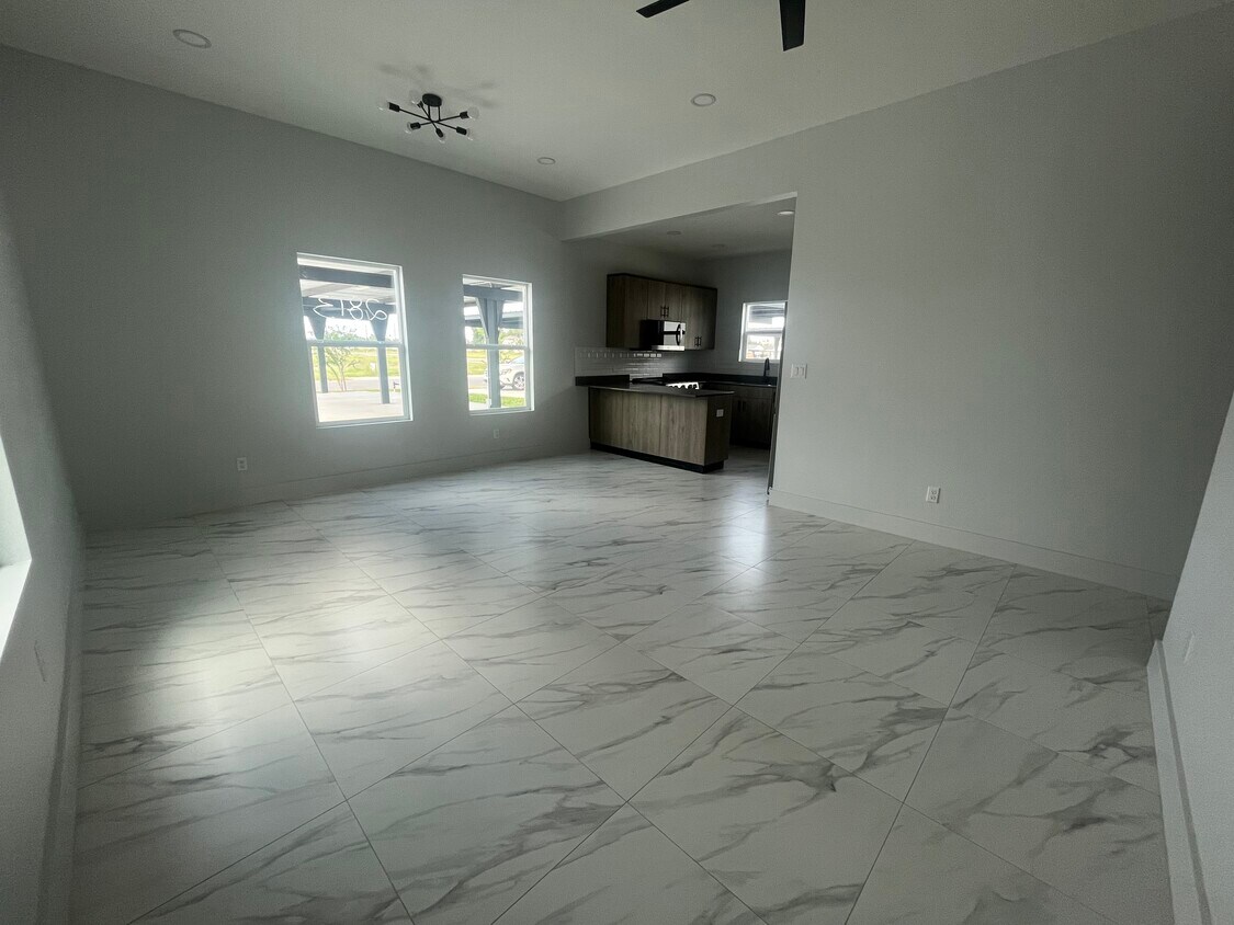 Foto principal - 2900 W Pike Blvd