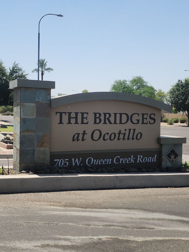 Foto del edificio - 705 W Queen Creek Rd