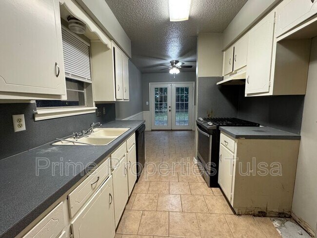 Foto del edificio - 10853 E 33rd Pl
