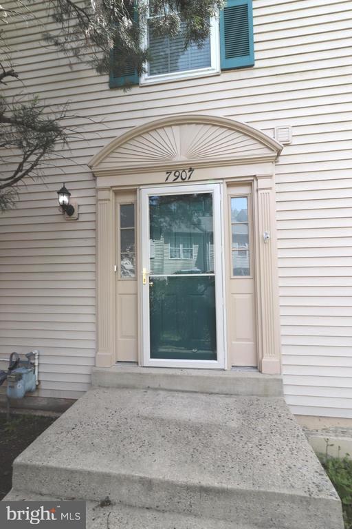 Foto del edificio - 7907 Gambrill Ct