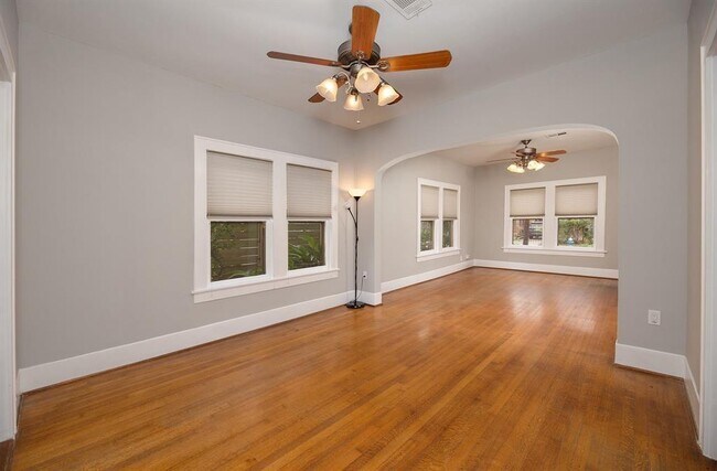 Building Photo - 1301 Bomar St
