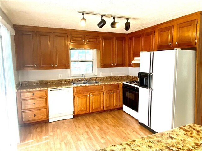 Building Photo - 401 Pilgrim Ct