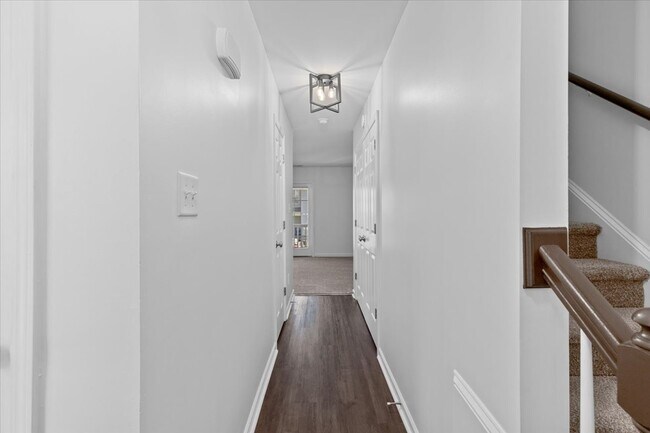 Foto del edificio - 305 Whitehall Ct