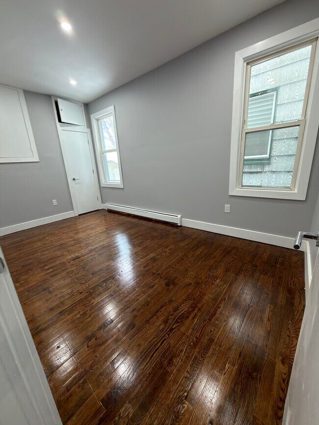 Fotografía del edificio - 221 Bayview Ave