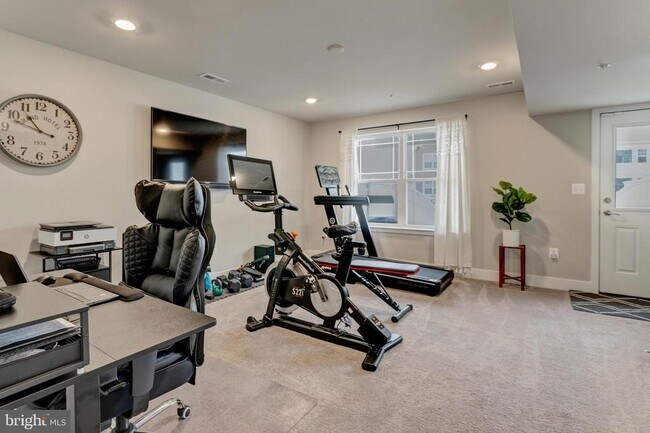 Foto del edificio - 11716 Emily Dickinson Pl