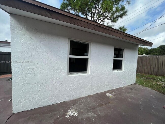 Building Photo - 1715 NW 180th Terrace