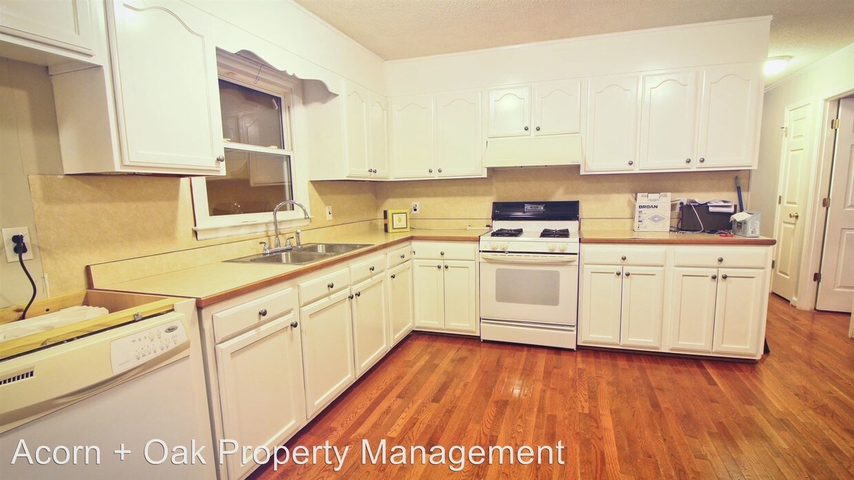 Primary Photo - 3 br, 2.5 bath House - 419 N. Allen Road