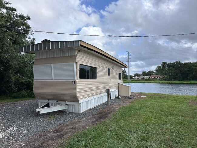 Foto del edificio - 1/1 Mobile Home - Rent to own - Zephyrhills, FL