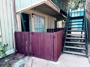 Building Photo - 5625 Antoine Dr
