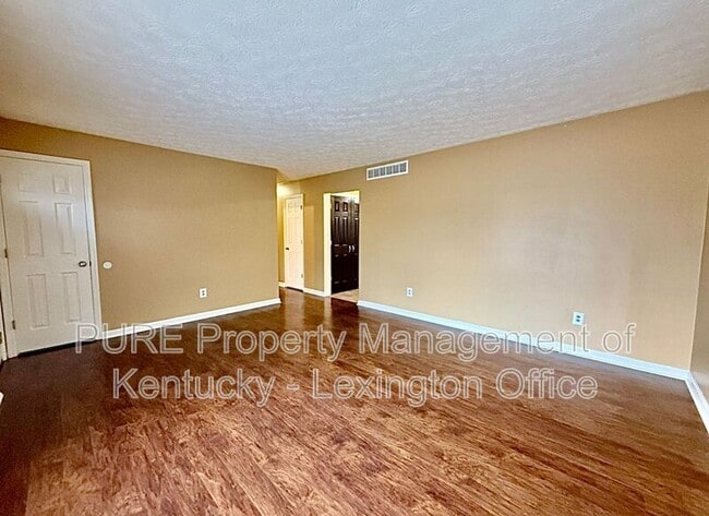 Foto del edificio - 3905 Hidden Springs Dr