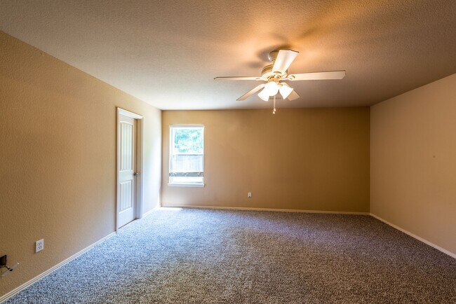Building Photo - 4334 Pecan St, Fayetteville, AR 72704