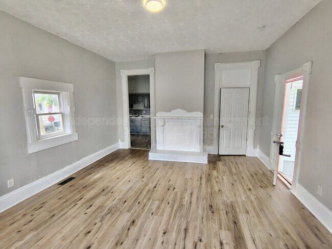 Foto del edificio - 817 S Main St