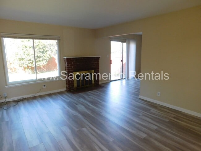 Building Photo - South Sacramento 3bd/2ba House with 2 Car ...