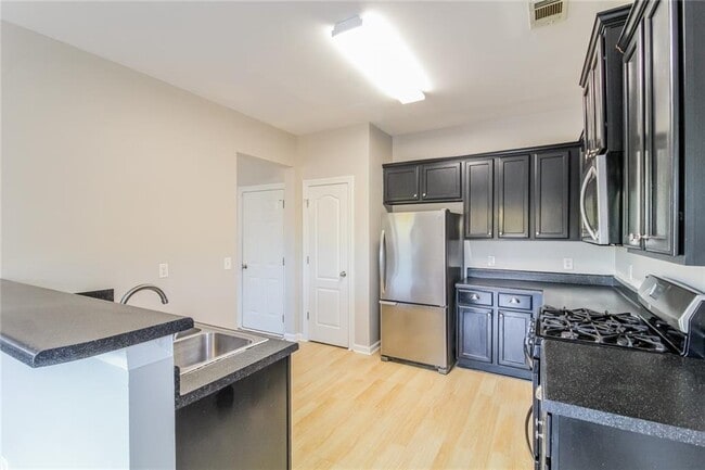 Building Photo - 55 Thrasher Way