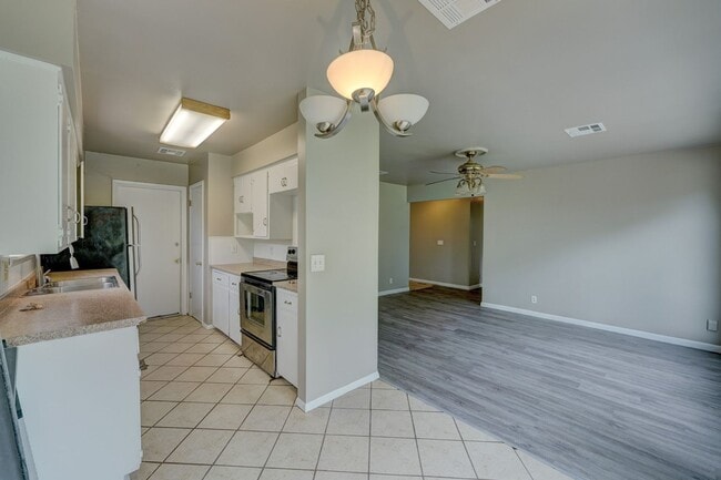 Building Photo - Updated 3-Bedroom Home with Spacious Backy...
