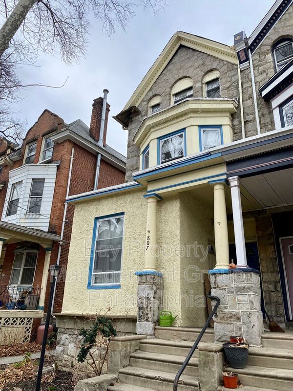 Foto principal - 807 S St Bernard St