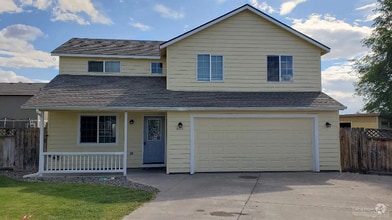 Building Photo - 606 NE Stoneridge Ln