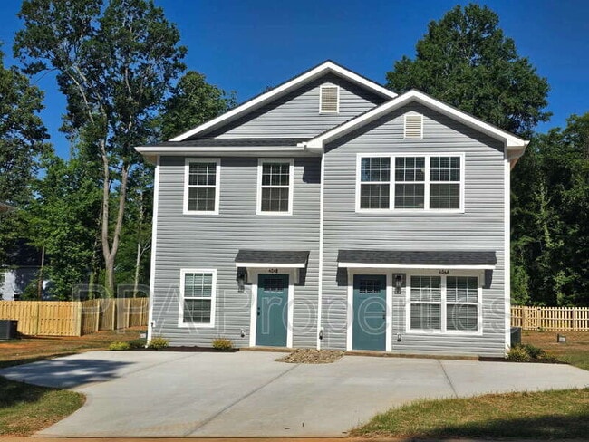Building Photo - 402 Giles St
