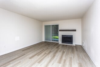 3BR, 2BA - 1,100SF - Living Room - Westhampton