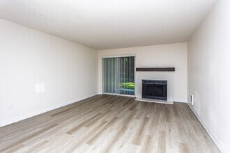 3BR, 2BA - 1,100SF - Living Room - Westhampton