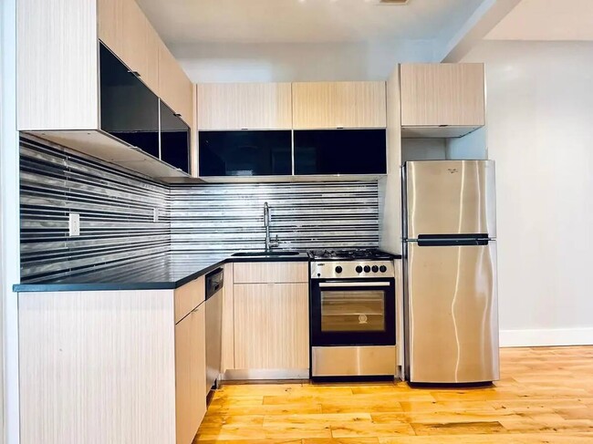 Building Photo - HDTV Room, Laundry, AC, 26 mins to Manhattan #510