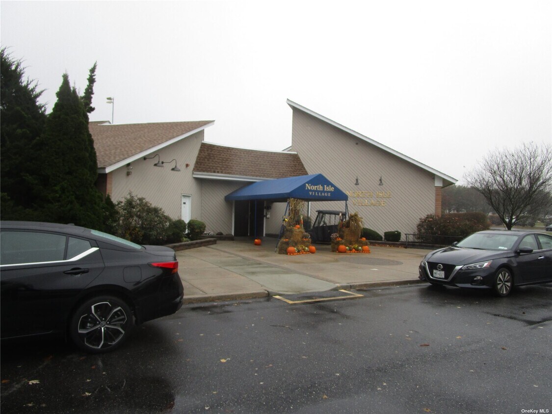 38 El Camino Ct, Coram, NY 11727 Condo for Rent in Coram, NY