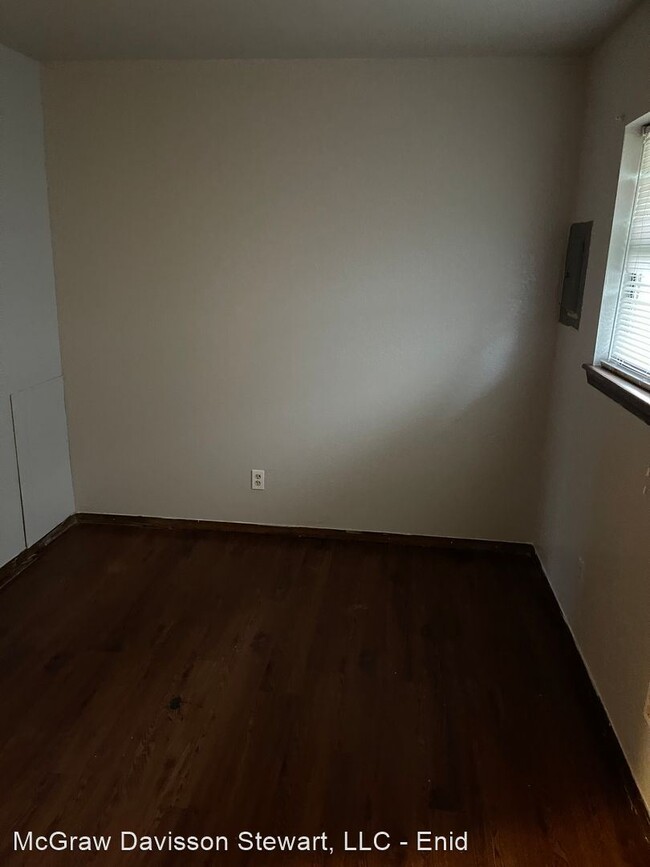 Building Photo - 2 br, 1 bath House - 2502 E Cedar Ave