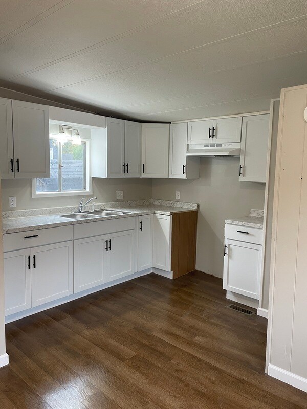 Building Photo - 2805 S Belt W