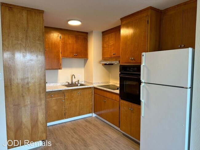 Building Photo - 2 br, 1 bath House - 1232 18th Ave - Unit #4