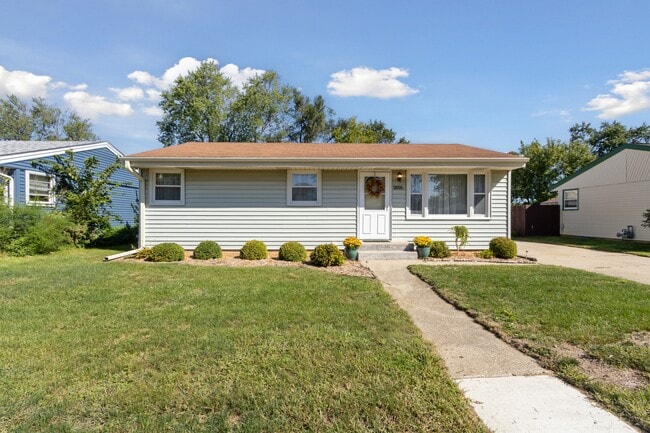 Building Photo - 2026 Evans Ave