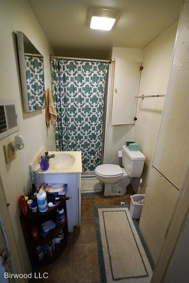 Building Photo - 714 E Johnson St