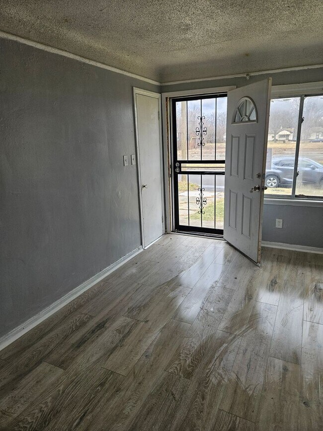 Foto del edificio - 2 bedroom ranch. Newly Renovated