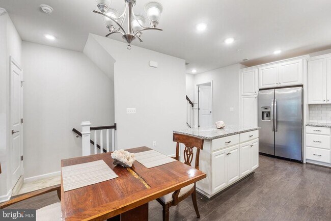 Building Photo - 23255 Milltown Knoll Square