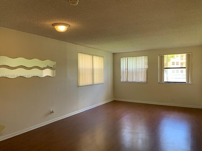 Foto del edificio - 8180 Geneva Ct