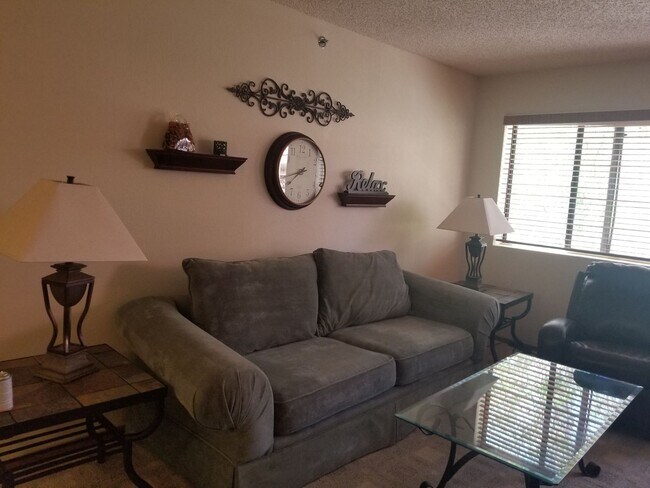 Foto del edificio - 55+ Long Term  Furnished or Unfurnished  C...