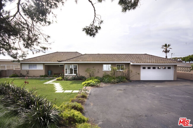 Foto del edificio - 7247 Birdview Ave