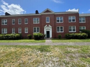 Building Photo - 2940 Oleander Dr