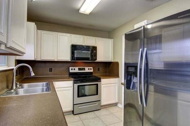 Building Photo - 3021 Quebec Dr