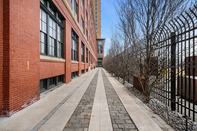 Building Photo - 319 A St