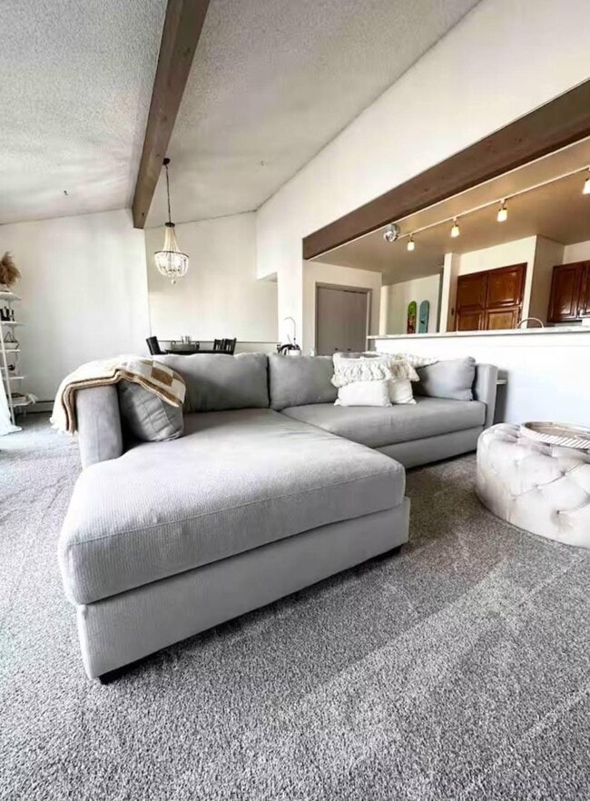 Foto del edificio - 385 Explorer Ct